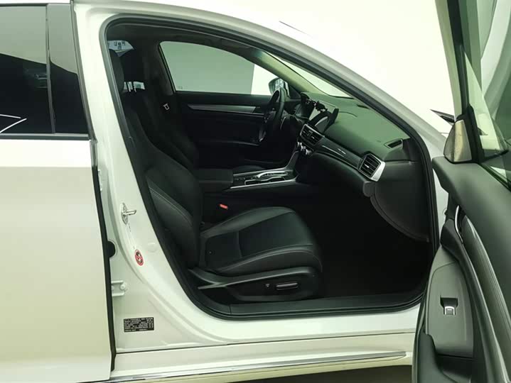 Фото 8 - Honda Accord