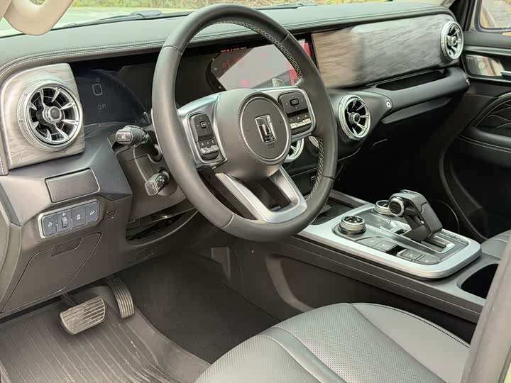 Фото 4 - Tank 300