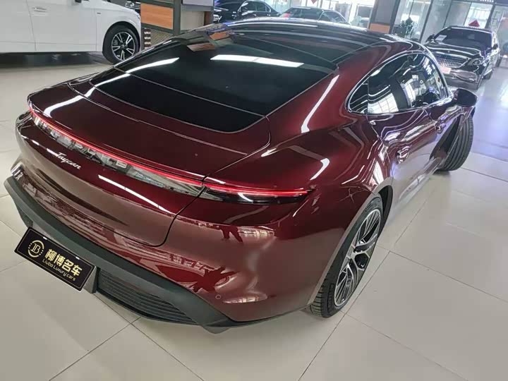 Фото 2 - Porsche Taycan