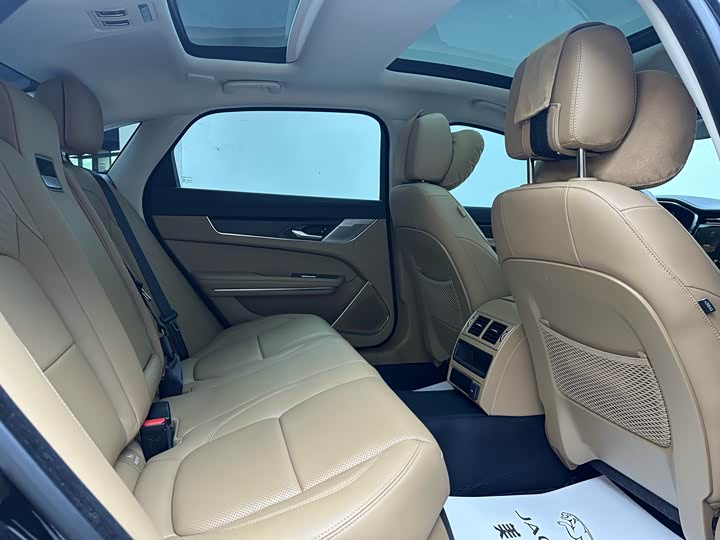 Фото 7 - Jaguar XF L