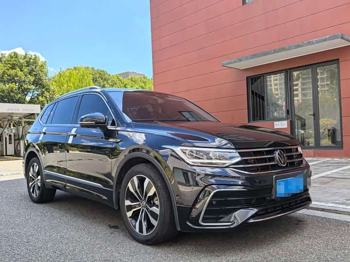 Фото 3 - Volkswagen Tiguan L Pro