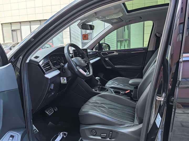 Фото 4 - Volkswagen Tiguan L Pro