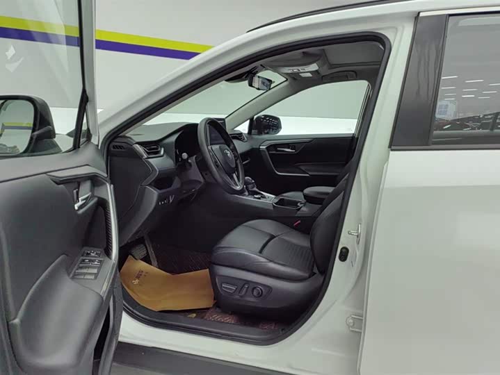 Фото 9 - Toyota Wildlander