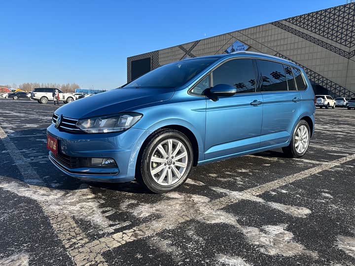 Фото 1 - Volkswagen Touran L