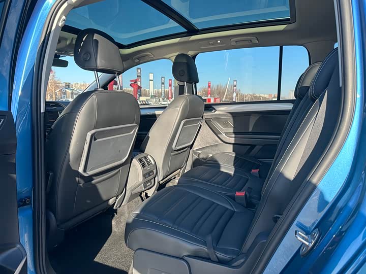 Фото 5 - Volkswagen Touran L