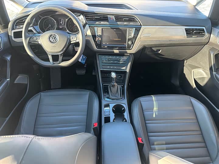 Фото 6 - Volkswagen Touran L
