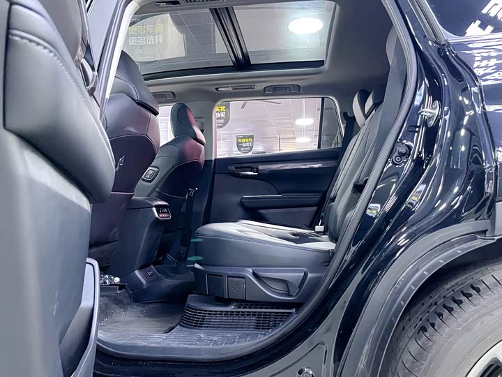 Фото 7 - Toyota Highlander