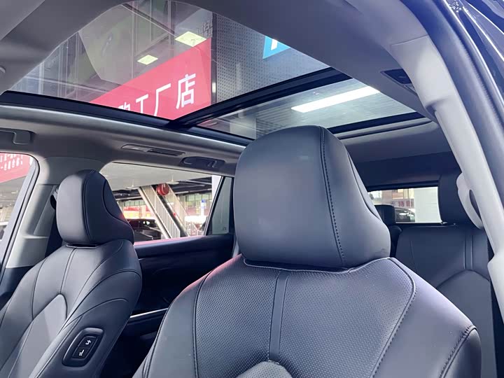 Фото 9 - Toyota Highlander