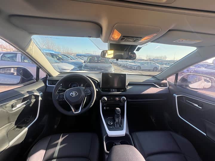 Фото 4 - Toyota Wildlander