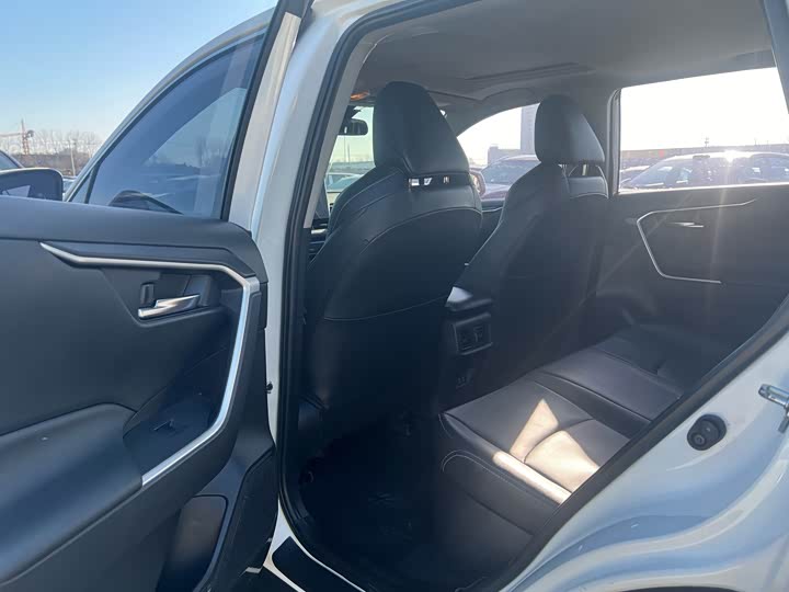 Фото 5 - Toyota Wildlander