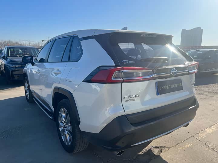 Фото 7 - Toyota Wildlander