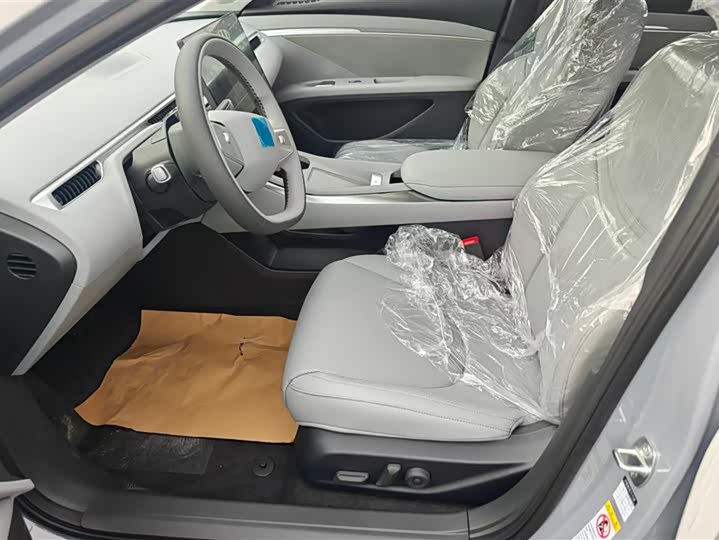 Фото 9 - XPeng Mona M03