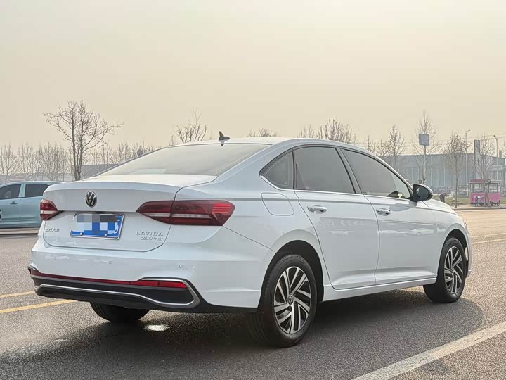 Фото 8 - Volkswagen Lavida