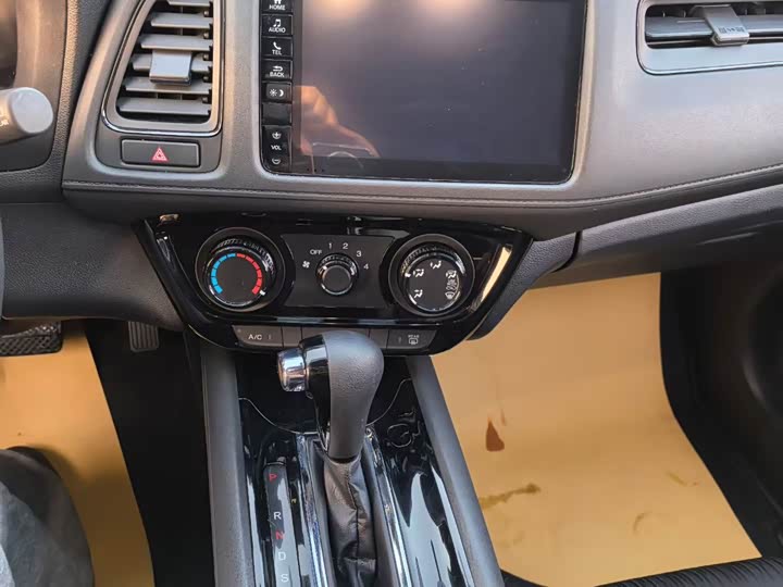 Фото 7 - Honda Vezel