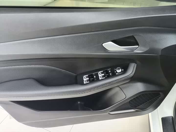 Фото 6 - Geely Binrui