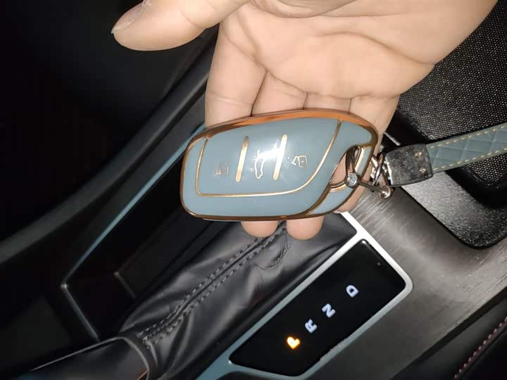 Фото 9 - Roewe i5