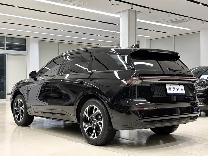 Фото 6 - Lincoln Nautilus