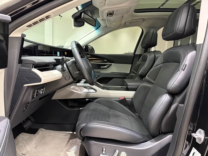 Фото 8 - Lincoln Nautilus