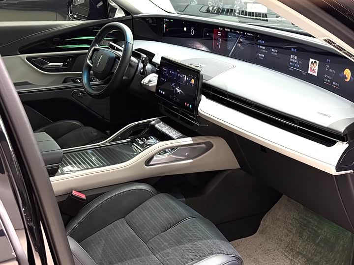 Фото 9 - Lincoln Nautilus