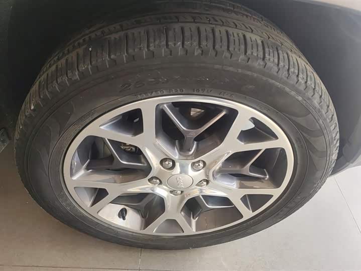 Фото 6 - Jeep Grand Cherokee