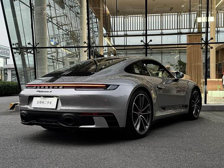 Фото 2 - Porsche 911