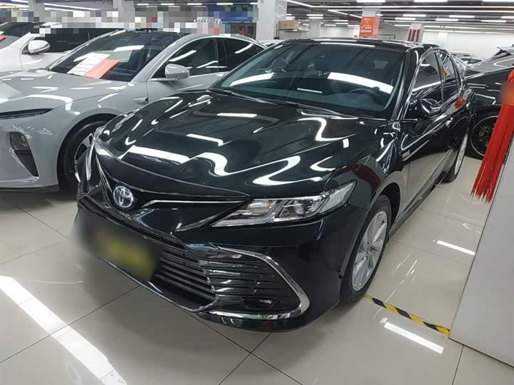 Фото 1 - Toyota Camry