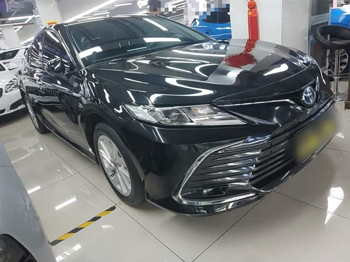 Фото 4 - Toyota Camry