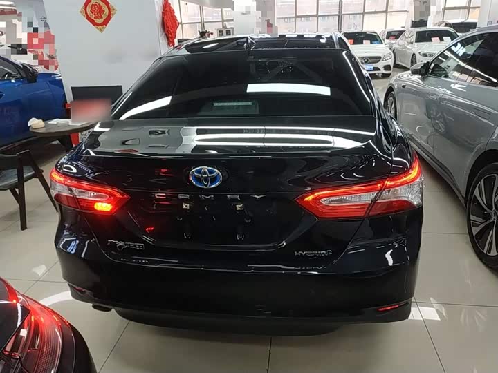 Фото 6 - Toyota Camry