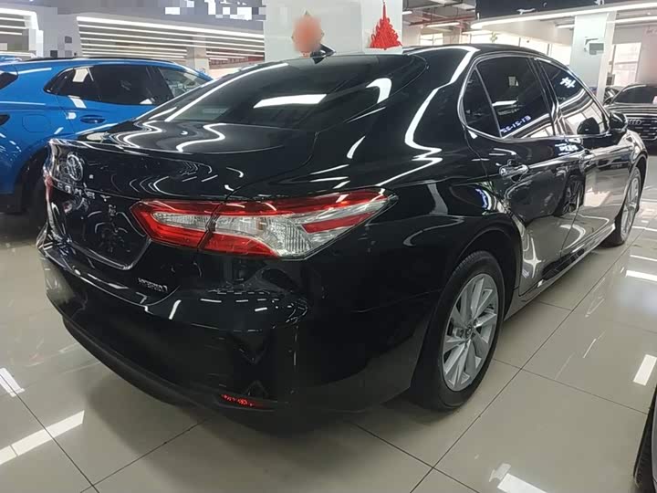 Фото 7 - Toyota Camry