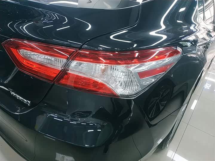 Фото 8 - Toyota Camry