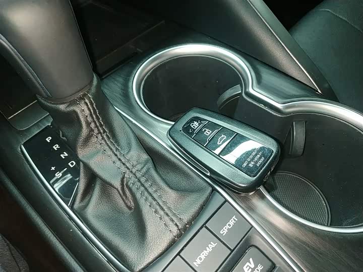 Фото 9 - Toyota Camry