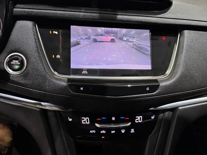 Фото 8 - Cadillac XT5