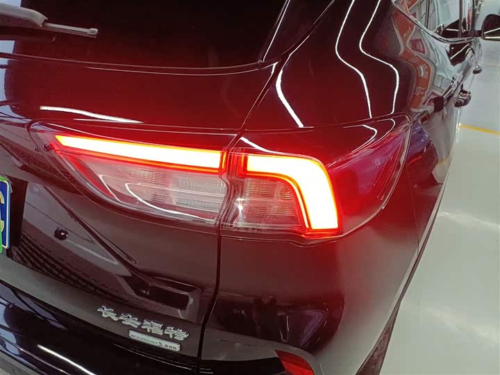 Фото 8 - Ford Escape