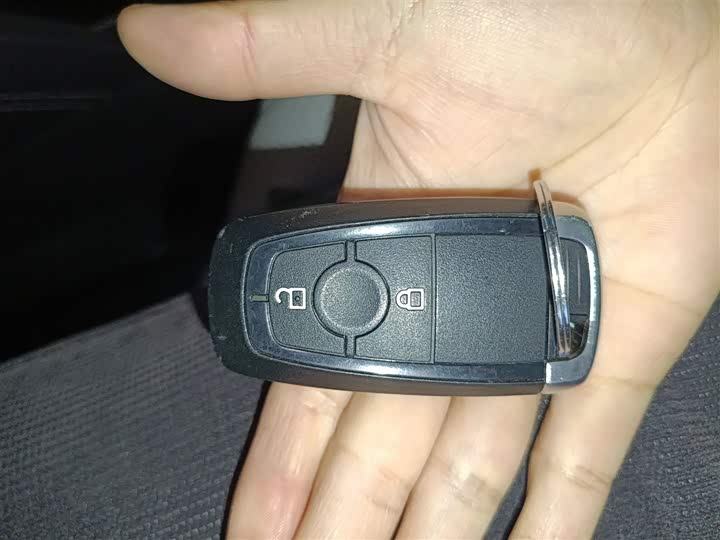 Фото 9 - Ford Escape