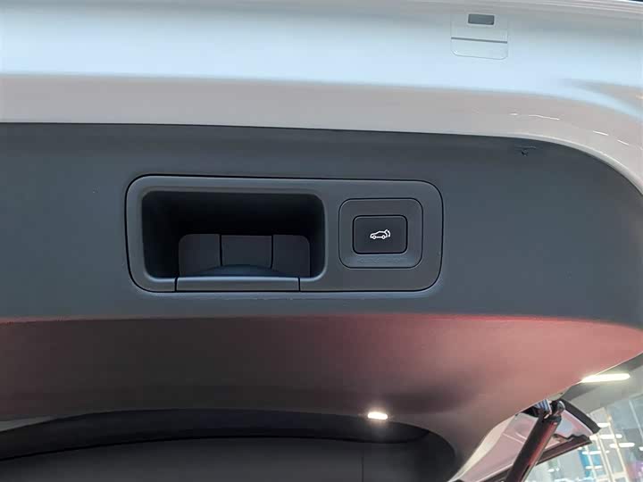 Фото 2 - GAC Trumpchi M8