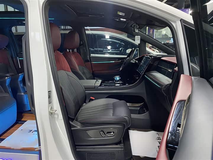 Фото 7 - GAC Trumpchi M8