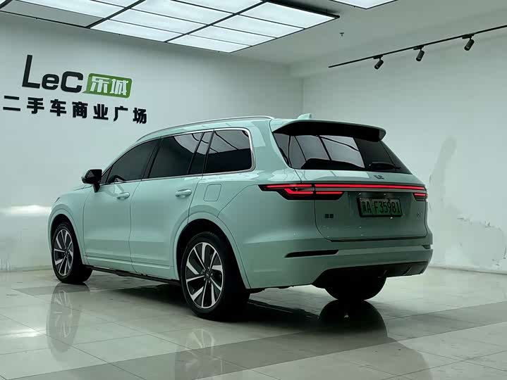 Фото 5 - LiXiang One