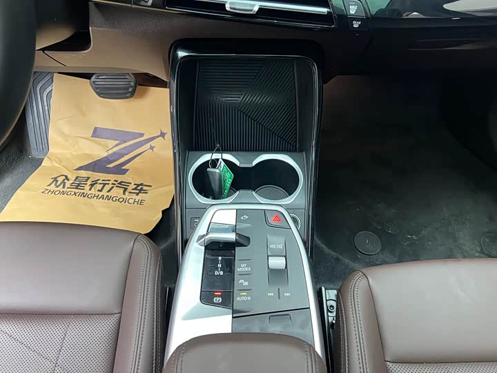 Фото 9 - BMW iX1