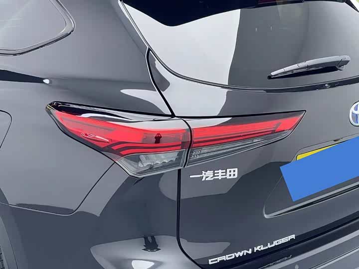 Фото 9 - Toyota Crown Kluger