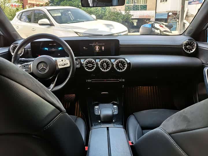 Фото 5 - Mercedes-Benz A-Class