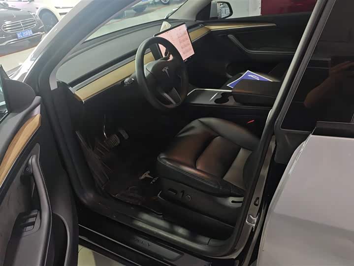 Фото 8 - Tesla Model Y