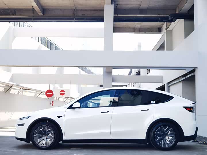 Фото 4 - Tesla Model Y