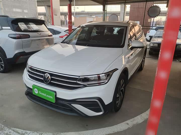 Фото 2 - Volkswagen Tiguan L Pro