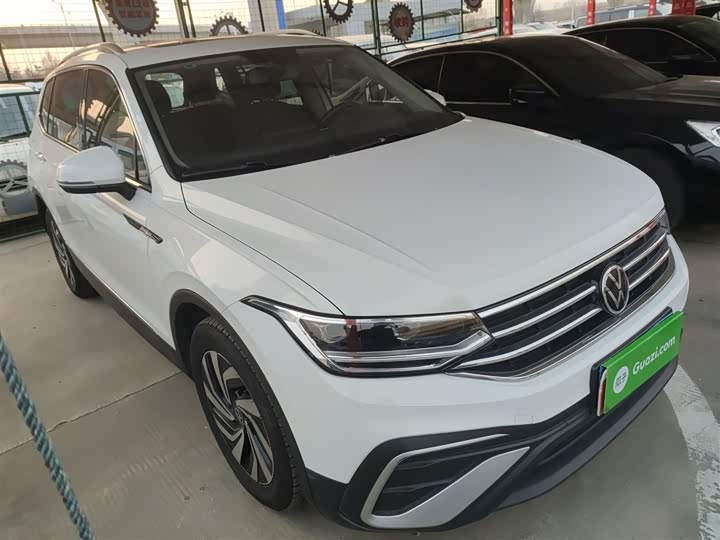 Фото 4 - Volkswagen Tiguan L Pro