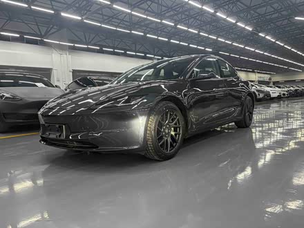 Фото 1 - Tesla Model 3