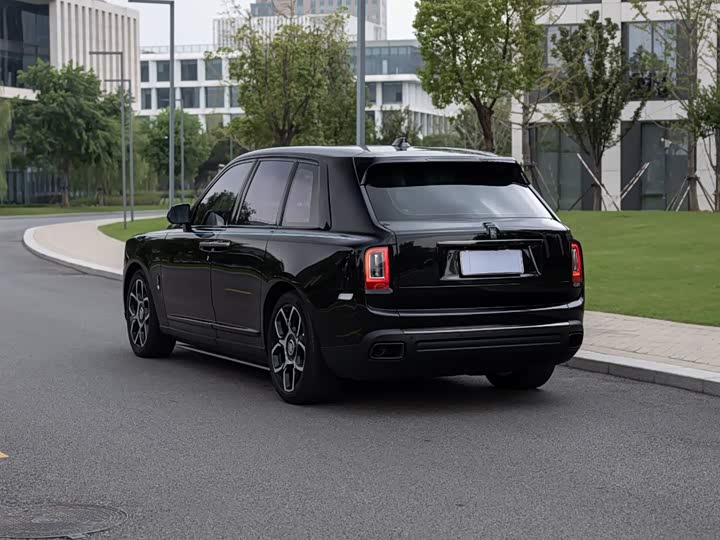 Фото 6 - Rolls-Royce Cullinan