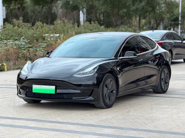 Фото 1 - Tesla Model 3