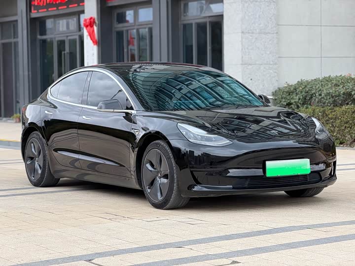 Фото 3 - Tesla Model 3