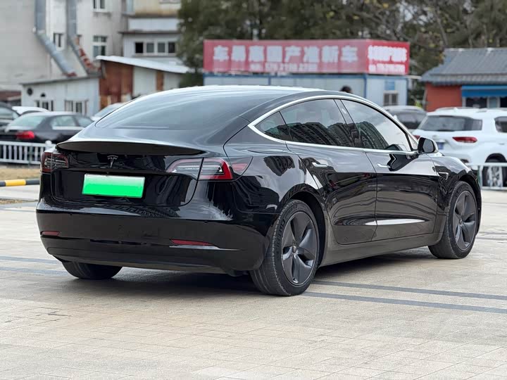 Фото 6 - Tesla Model 3