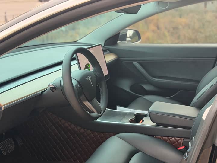 Фото 8 - Tesla Model 3